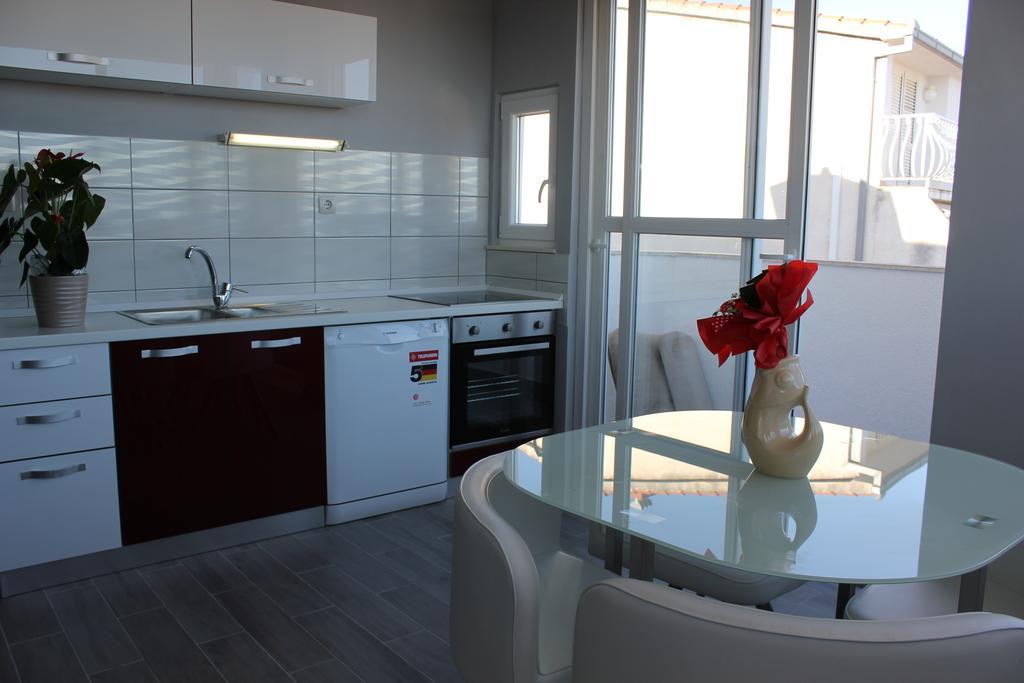 Kike Apartment Split
