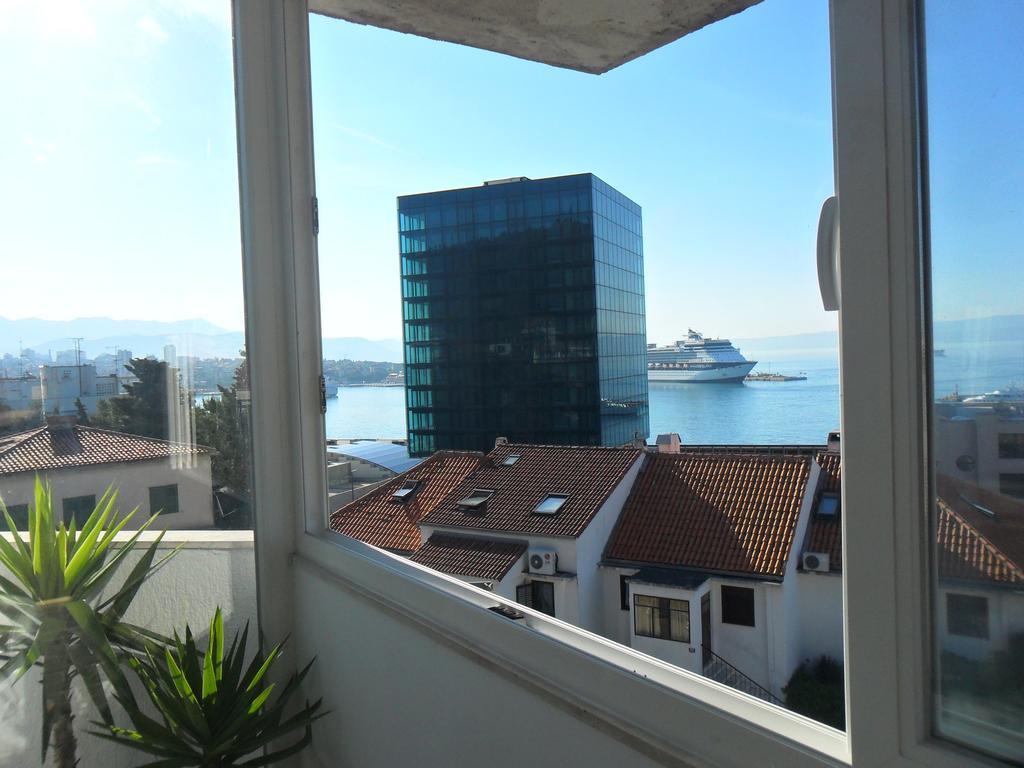 Kike Apartment Split
